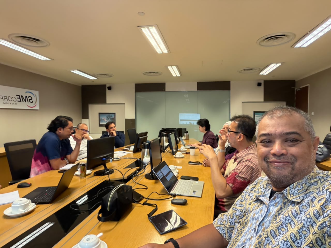 Boardroom advisory meeting
